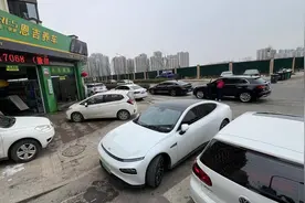 春节将至，汽车服务行业一片红火图片