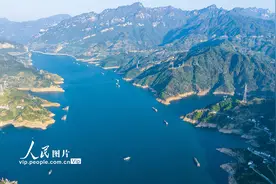 湖北宜昌：长江三峡航运忙图片
