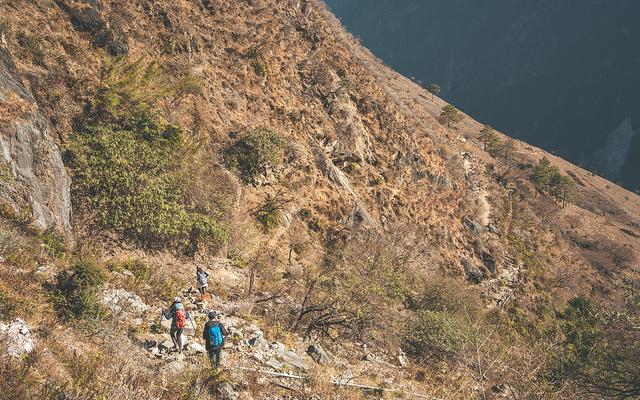 无证也能当领队 户外活动组织乱象频出 记者调查→
