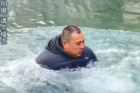 冰裂落水如何自救？泳协会长硬核示范图片