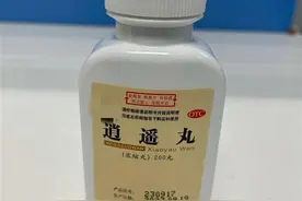 女子因压力大服用逍遥丸，心情睡眠依旧不佳，专家：中重度抑郁焦虑还需遵医嘱治疗图片