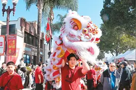 老中青三代华侨华人——今年春节，我们这样过图片