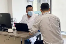 女子出游后脸过敏，美容院瞎操作惨遭“毁容”……春季高发！预防谨记这几点图片