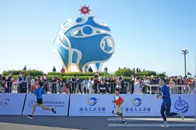 （体育）马拉松——2024海阳马拉松鸣枪开跑图片