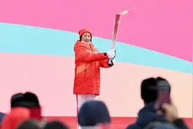 亚冬会火炬传递活动圆满结束图片