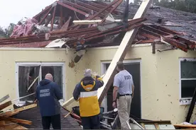（外代一线）美国佛罗里达州遭遇暴风雨天气图片