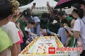 南宁动物园的黑猩猩山米37岁了！生日会现场展示绝活→图片