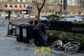 谋生？节俭？打发退休时间？走进济南小区里的“拾荒”老人图片