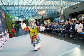 “梅韵霓裳”——北京京剧院藏梅兰芳、梅葆玖戏曲服饰展在国家大剧院开幕图片