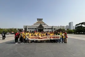 45名海外华裔青少年“老家河南”探寻文明之源图片