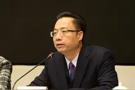 “70后”副省长进京履新，一年来7位国务院副秘书长到任图片