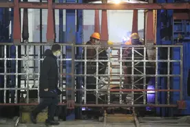 河南平顶山煤矿事故1名被困人员升井，仍有5人失联图片