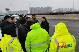武汉9支城建铁军精诚合作，全力确保三环西15公里畅通图片