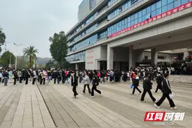 专业招录比高达470%  两千余名学子参加湖南汽车工程职业大学单招图片