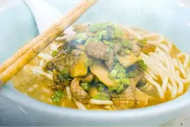 晚上九点还有人拼桌！杭州人排队都要等这一口，快！鲜！香！图片