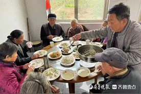 2000多张欠条撑起一份承诺：两代村医守护乡村老人图片