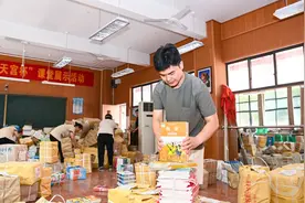 两江新区：清洗空调准备教材 做好“功课”迎开学图片