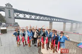 武汉长江大桥，生日快乐！图片