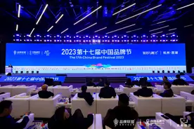 净重4Kg的折叠钢琴很“耐斯”   湖南钢琴品牌钢琴侠折叠钢琴荣获第十七届中国品牌节“金谱奖”图片