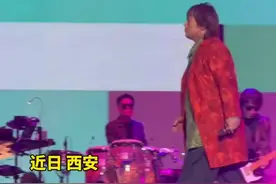 别人在为演唱会是否假唱争论，伍佰单凭“你说”就唱完一首歌，网友称鉴定完毕“真唱”！图片