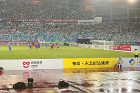 “苏超”“最小牌”赞助商街头烧烤店走红，当地回应：每个赛区都有类似小赞助商，还有面馆和汤圆店图片
