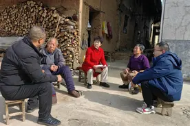 商洛人保寿险乡村振兴驻村工作队 走访慰问五保户、残障人员图片