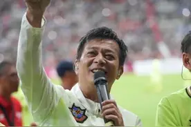 香港明星足球队走进聂耳故乡玉溪：绿茵场里万人合唱劲歌金曲图片