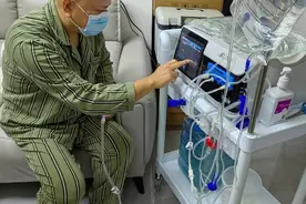 尿毒症患者在家就能做透析：零租金带远程监控自动化腹膜透析机启用图片