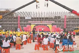 “文艺轻骑兵”走进项目工地 唱响劳动美图片