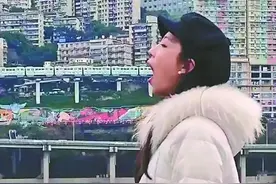 隔江错位“吞单轨”火出圈！单轨穿楼解锁新打卡点图片