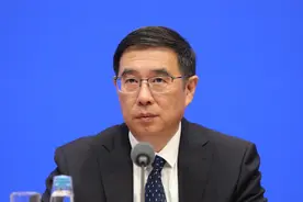 人社部：落实稳岗返还、稳岗扩岗专项贷款等政策，实施智能制造、家政服务等行业吸纳就业支持举措图片