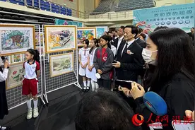 “我和我的祖国”澳门小学生绘画大赛优秀作品展开幕图片