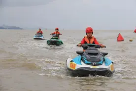 海上小骑士英姿飒爽，全国摩托艇“奔跑吧·少年”训练营在珠海举办图片