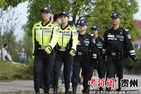 “加油” 贵州“龙城女骑警”飒爽致青春图片