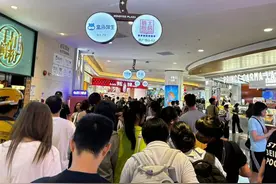 “香港赚钱深圳花”，香港人拉着行李箱北上买买买，有老人直言想在深圳定居图片