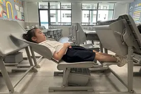 ​新学期杭州滨江13所学校换上躺睡桌椅！这项工作或将打造全省样板图片