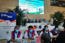 垂杨柳医院开展糖尿病联合义诊，医师提醒：患病人群正日益年轻化图片