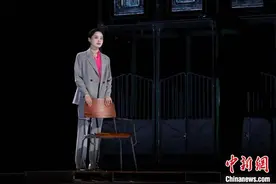 辛芷蕾领衔独角戏《初步举证》中文版首登国家大剧院图片