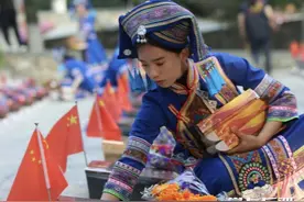 组图｜烈士墓前追英烈 一束鲜花寄哀思图片