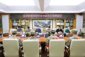 热血青年开启军旅新征程——盐田街道举行2025年春季新兵入伍欢送会图片