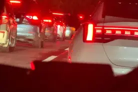上海出发5小时没到杭州，网友：低估了……堵车时第一辆车在干啥？破案了图片