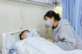 “我爸爸住院啦，他是去救人的！” 5岁糖糖全程陪爸爸捐献造血干细胞图片