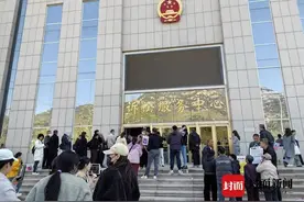 “入室抢婴贩卖案”开庭，4名被告3人翻供图片
