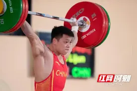 连破两项亚运会记录！益阳“伢子”谌利军67公斤级举重夺冠图片