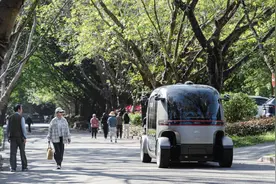 “贵阳造”无人驾驶小巴火到深圳 市民解锁逛公园新体验图片