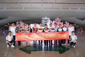 华中师大一附中李锴瑞勇夺金牌，除了老师，他还感谢食堂阿姨和门卫叔叔图片