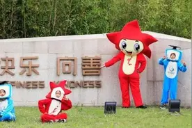 爱在峡山双语小学:生活老师感人瞬间图片