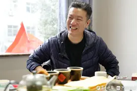 徒步200多公里，青岛小哥爬泰山赴山海之约图片