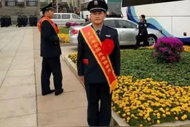 带头“冲锋”！这位优秀保安员守护万人平安｜道德模范图片