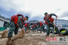 武警温州支队牢织抢险“安全网” 打好抢险“主动仗”图片